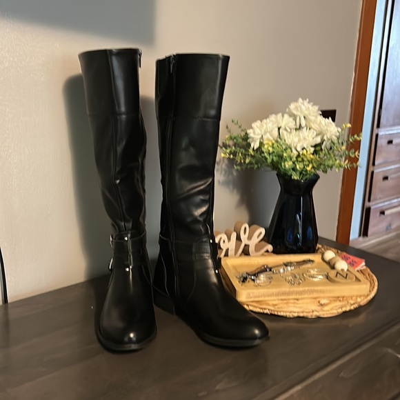 Arizona Jean Company Shoes - NWT Arizona Black Boots